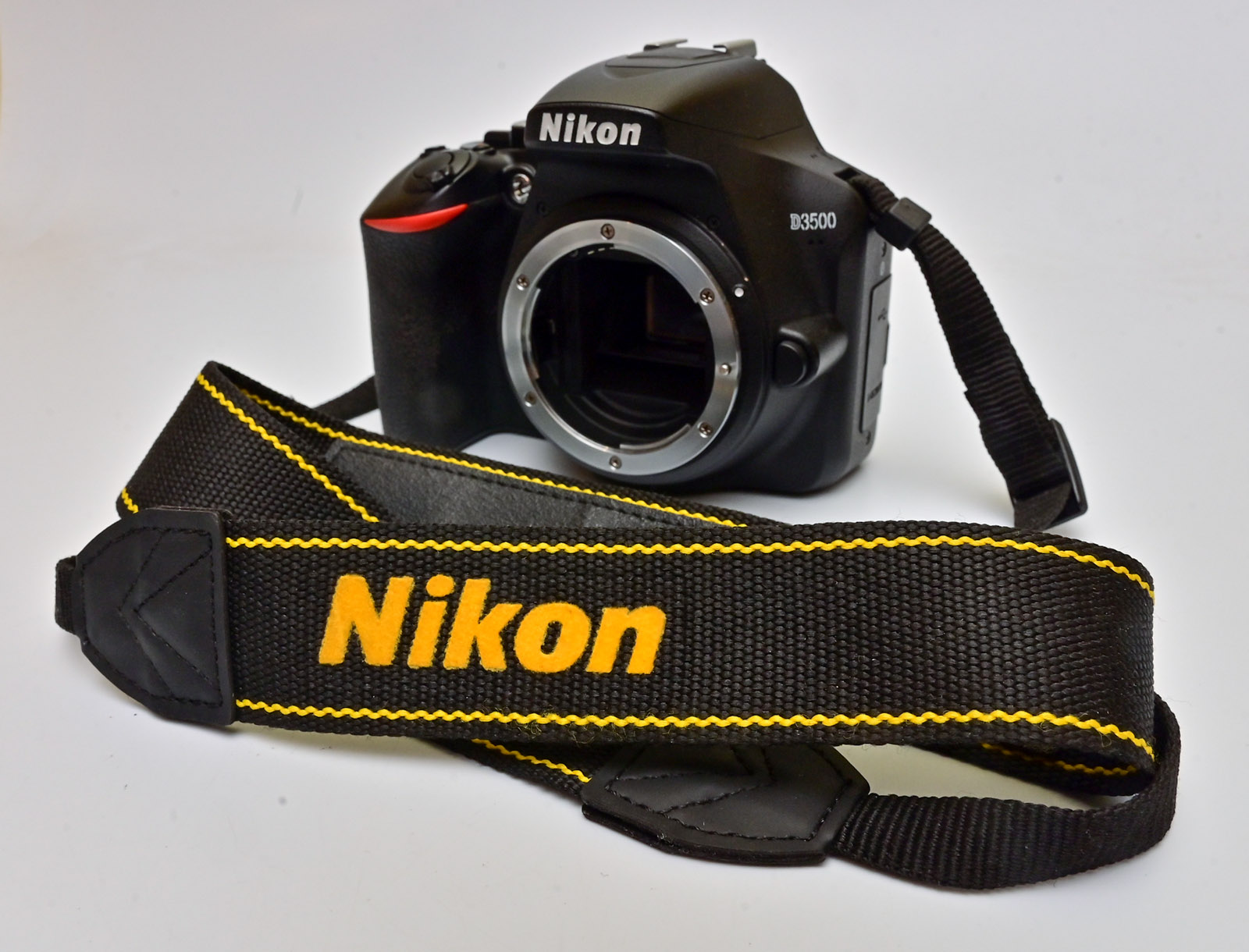 Fitting a Nikon strap properly